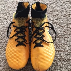 Nike Men’s 8.5 Soceer shoes